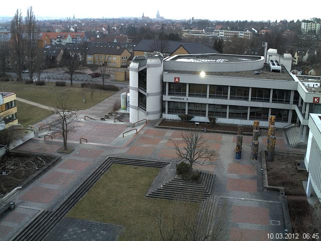 Foto der Webcam: Verwaltungsgeb&auml;ude, Innenhof mit Audimax, H&ouml;rsaal-Geb&auml;ude 1