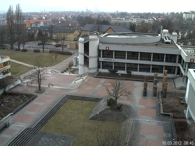 Foto der Webcam: Verwaltungsgeb&auml;ude, Innenhof mit Audimax, H&ouml;rsaal-Geb&auml;ude 1