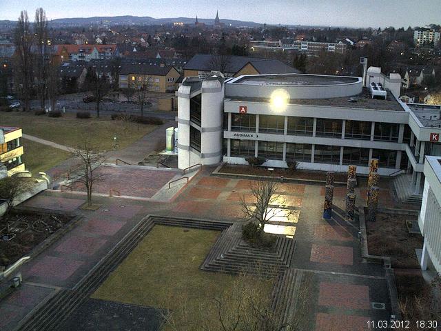 Foto der Webcam: Verwaltungsgeb&auml;ude, Innenhof mit Audimax, H&ouml;rsaal-Geb&auml;ude 1