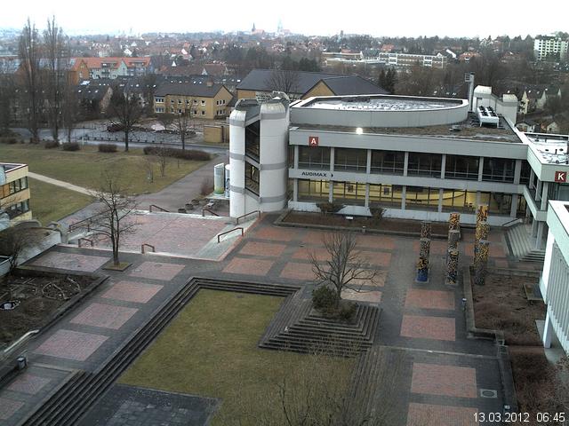 Foto der Webcam: Verwaltungsgeb&auml;ude, Innenhof mit Audimax, H&ouml;rsaal-Geb&auml;ude 1