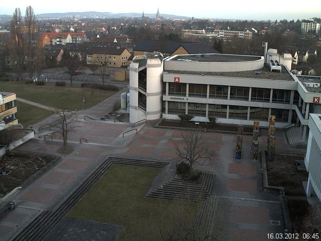 Foto der Webcam: Verwaltungsgeb&auml;ude, Innenhof mit Audimax, H&ouml;rsaal-Geb&auml;ude 1