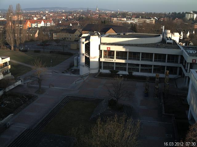 Foto der Webcam: Verwaltungsgeb&auml;ude, Innenhof mit Audimax, H&ouml;rsaal-Geb&auml;ude 1