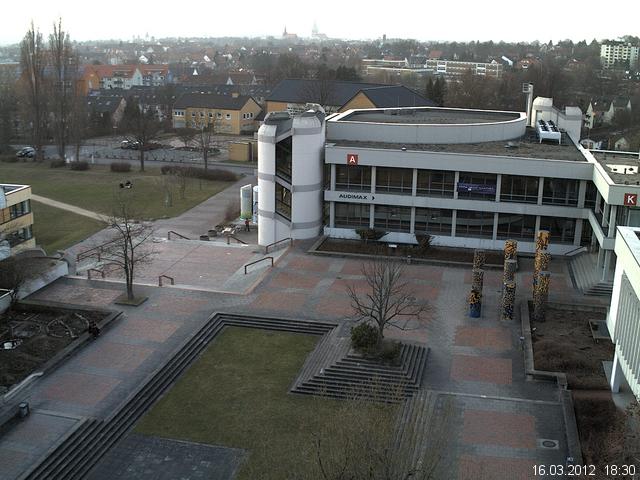 Foto der Webcam: Verwaltungsgeb&auml;ude, Innenhof mit Audimax, H&ouml;rsaal-Geb&auml;ude 1
