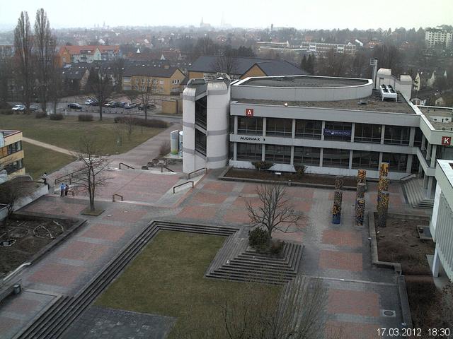 Foto der Webcam: Verwaltungsgeb&auml;ude, Innenhof mit Audimax, H&ouml;rsaal-Geb&auml;ude 1