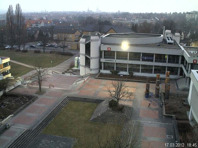Foto der Webcam: Verwaltungsgeb&auml;ude, Innenhof mit Audimax, H&ouml;rsaal-Geb&auml;ude 1