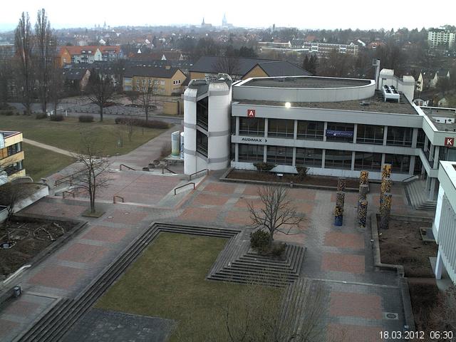 Foto der Webcam: Verwaltungsgeb&auml;ude, Innenhof mit Audimax, H&ouml;rsaal-Geb&auml;ude 1