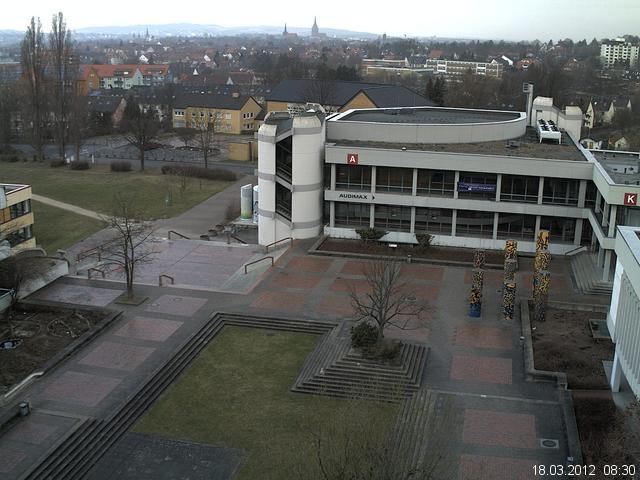 Foto der Webcam: Verwaltungsgeb&auml;ude, Innenhof mit Audimax, H&ouml;rsaal-Geb&auml;ude 1