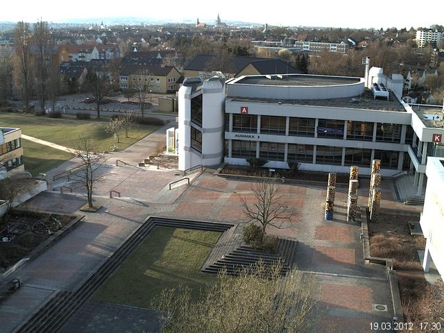 Foto der Webcam: Verwaltungsgeb&auml;ude, Innenhof mit Audimax, H&ouml;rsaal-Geb&auml;ude 1
