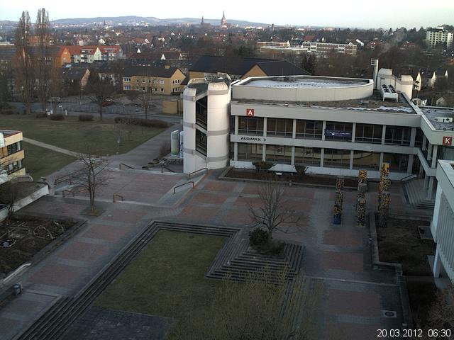 Foto der Webcam: Verwaltungsgeb&auml;ude, Innenhof mit Audimax, H&ouml;rsaal-Geb&auml;ude 1