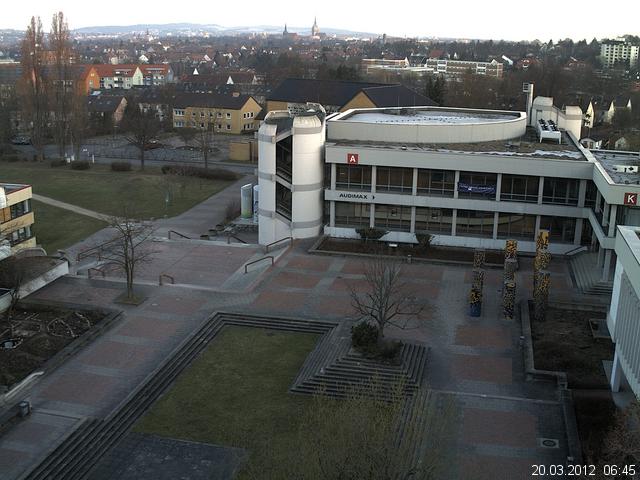 Foto der Webcam: Verwaltungsgeb&auml;ude, Innenhof mit Audimax, H&ouml;rsaal-Geb&auml;ude 1