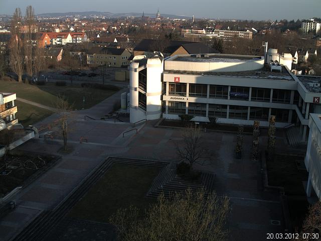 Foto der Webcam: Verwaltungsgeb&auml;ude, Innenhof mit Audimax, H&ouml;rsaal-Geb&auml;ude 1