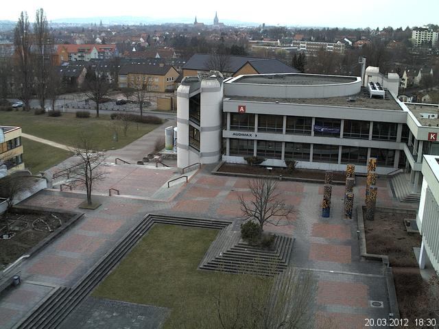 Foto der Webcam: Verwaltungsgeb&auml;ude, Innenhof mit Audimax, H&ouml;rsaal-Geb&auml;ude 1