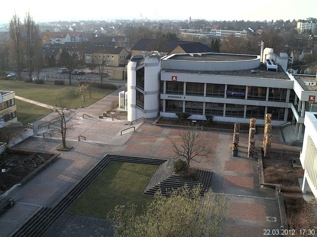 Foto der Webcam: Verwaltungsgeb&auml;ude, Innenhof mit Audimax, H&ouml;rsaal-Geb&auml;ude 1