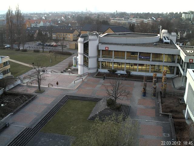 Foto der Webcam: Verwaltungsgeb&auml;ude, Innenhof mit Audimax, H&ouml;rsaal-Geb&auml;ude 1