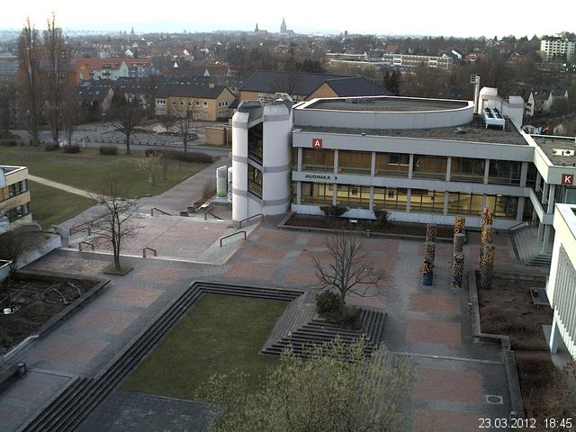 Foto der Webcam: Verwaltungsgeb&auml;ude, Innenhof mit Audimax, H&ouml;rsaal-Geb&auml;ude 1