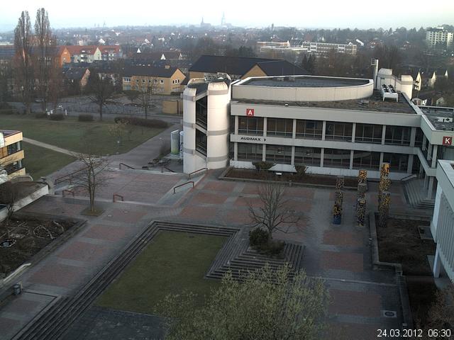 Foto der Webcam: Verwaltungsgeb&auml;ude, Innenhof mit Audimax, H&ouml;rsaal-Geb&auml;ude 1
