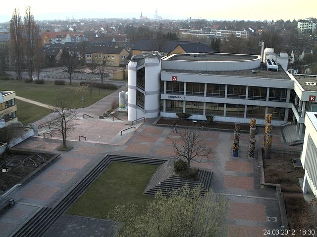Foto der Webcam: Verwaltungsgeb&auml;ude, Innenhof mit Audimax, H&ouml;rsaal-Geb&auml;ude 1