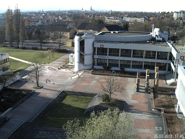 Foto der Webcam: Verwaltungsgeb&auml;ude, Innenhof mit Audimax, H&ouml;rsaal-Geb&auml;ude 1