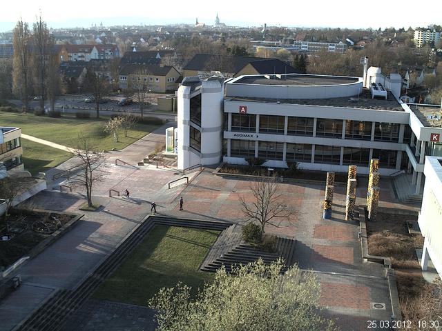 Foto der Webcam: Verwaltungsgeb&auml;ude, Innenhof mit Audimax, H&ouml;rsaal-Geb&auml;ude 1