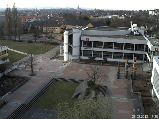 Foto der Webcam: Verwaltungsgeb&auml;ude, Innenhof mit Audimax, H&ouml;rsaal-Geb&auml;ude 1