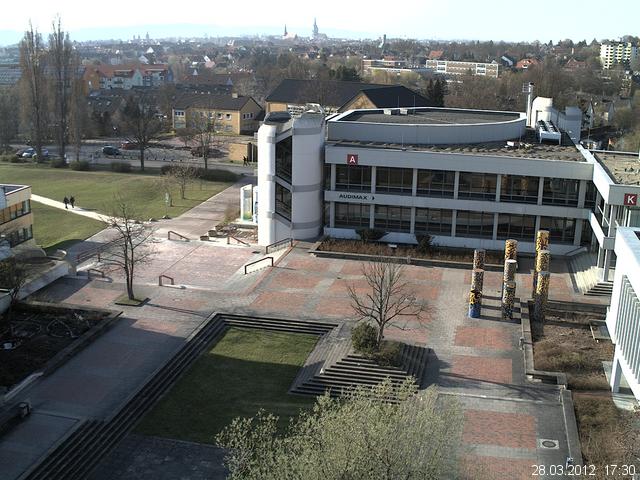 Foto der Webcam: Verwaltungsgeb&auml;ude, Innenhof mit Audimax, H&ouml;rsaal-Geb&auml;ude 1