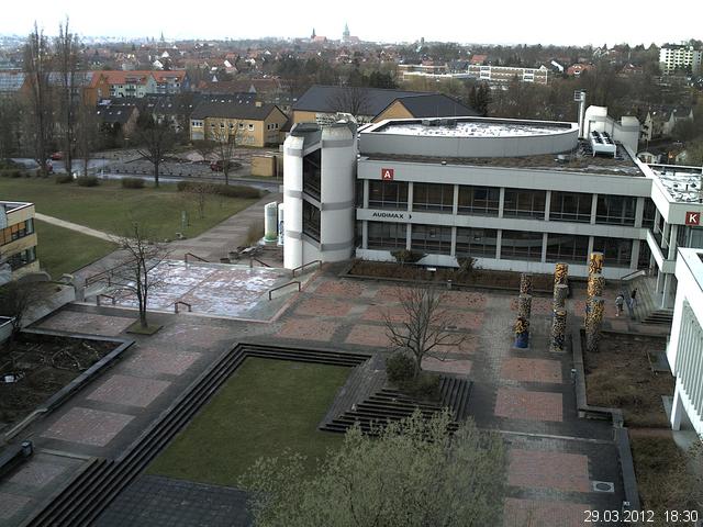 Foto der Webcam: Verwaltungsgeb&auml;ude, Innenhof mit Audimax, H&ouml;rsaal-Geb&auml;ude 1