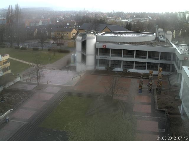 Foto der Webcam: Verwaltungsgeb&auml;ude, Innenhof mit Audimax, H&ouml;rsaal-Geb&auml;ude 1