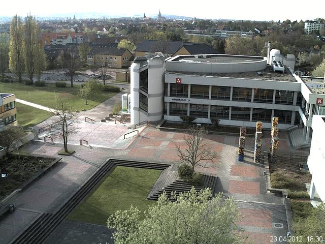 Foto der Webcam: Verwaltungsgeb&auml;ude, Innenhof mit Audimax, H&ouml;rsaal-Geb&auml;ude 1