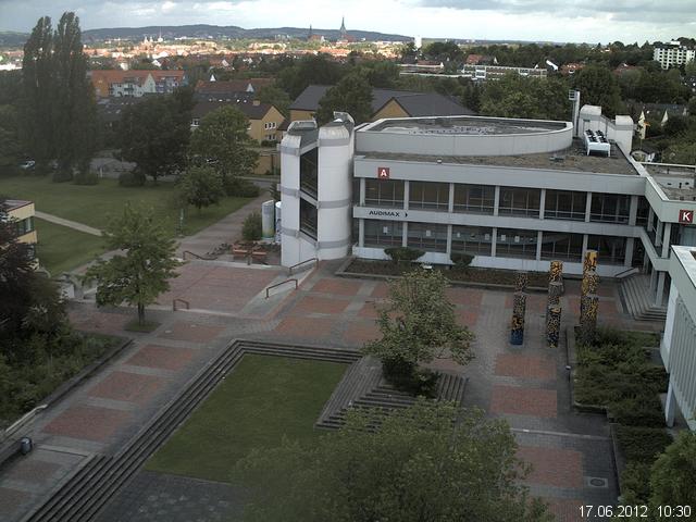 Foto der Webcam: Verwaltungsgeb&auml;ude, Innenhof mit Audimax, H&ouml;rsaal-Geb&auml;ude 1