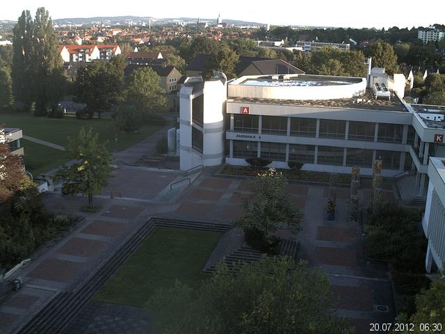 Foto der Webcam: Verwaltungsgeb&auml;ude, Innenhof mit Audimax, H&ouml;rsaal-Geb&auml;ude 1