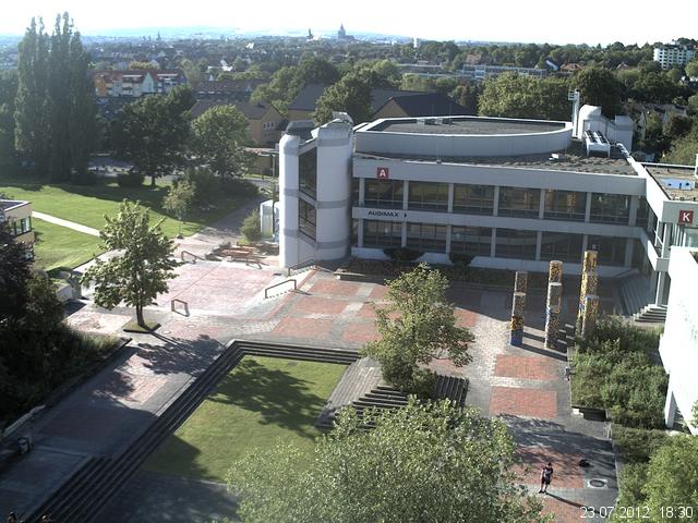 Foto der Webcam: Verwaltungsgeb&auml;ude, Innenhof mit Audimax, H&ouml;rsaal-Geb&auml;ude 1