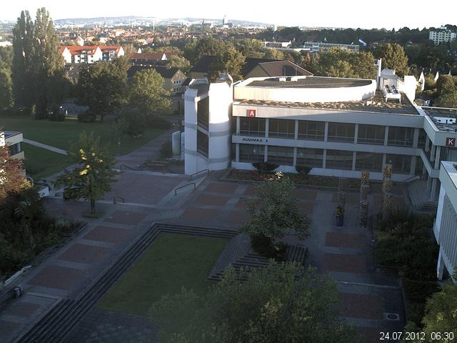 Foto der Webcam: Verwaltungsgeb&auml;ude, Innenhof mit Audimax, H&ouml;rsaal-Geb&auml;ude 1