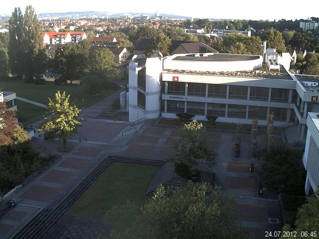 Foto der Webcam: Verwaltungsgeb&auml;ude, Innenhof mit Audimax, H&ouml;rsaal-Geb&auml;ude 1