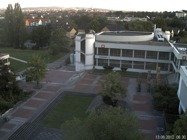 Foto der Webcam: Verwaltungsgeb&auml;ude, Innenhof mit Audimax, H&ouml;rsaal-Geb&auml;ude 1