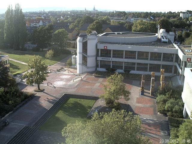 Foto der Webcam: Verwaltungsgeb&auml;ude, Innenhof mit Audimax, H&ouml;rsaal-Geb&auml;ude 1