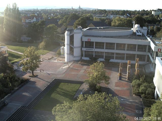 Foto der Webcam: Verwaltungsgeb&auml;ude, Innenhof mit Audimax, H&ouml;rsaal-Geb&auml;ude 1