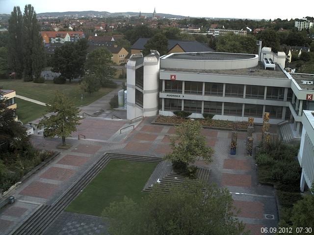 Foto der Webcam: Verwaltungsgeb&auml;ude, Innenhof mit Audimax, H&ouml;rsaal-Geb&auml;ude 1