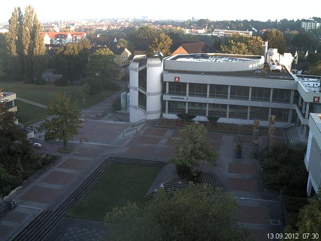 Foto der Webcam: Verwaltungsgeb&auml;ude, Innenhof mit Audimax, H&ouml;rsaal-Geb&auml;ude 1
