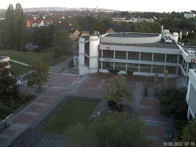 Foto der Webcam: Verwaltungsgeb&auml;ude, Innenhof mit Audimax, H&ouml;rsaal-Geb&auml;ude 1