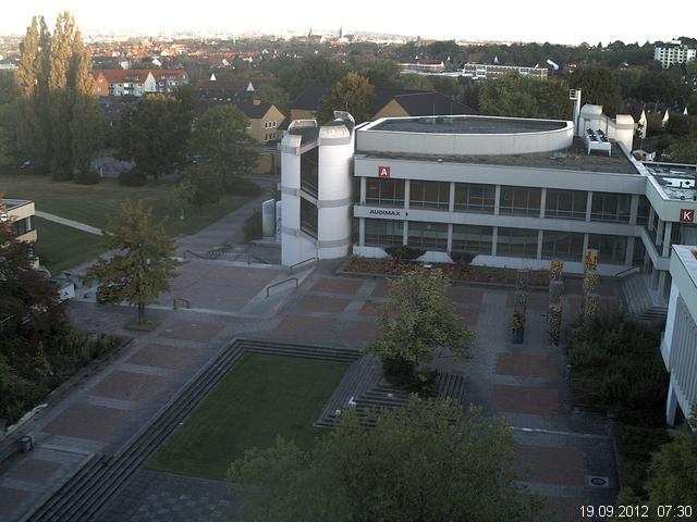 Foto der Webcam: Verwaltungsgeb&auml;ude, Innenhof mit Audimax, H&ouml;rsaal-Geb&auml;ude 1