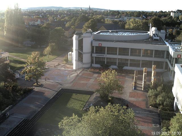 Foto der Webcam: Verwaltungsgeb&auml;ude, Innenhof mit Audimax, H&ouml;rsaal-Geb&auml;ude 1
