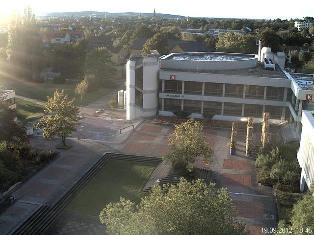 Foto der Webcam: Verwaltungsgeb&auml;ude, Innenhof mit Audimax, H&ouml;rsaal-Geb&auml;ude 1