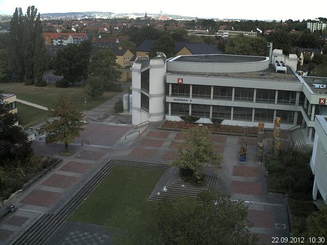 Foto der Webcam: Verwaltungsgeb&auml;ude, Innenhof mit Audimax, H&ouml;rsaal-Geb&auml;ude 1