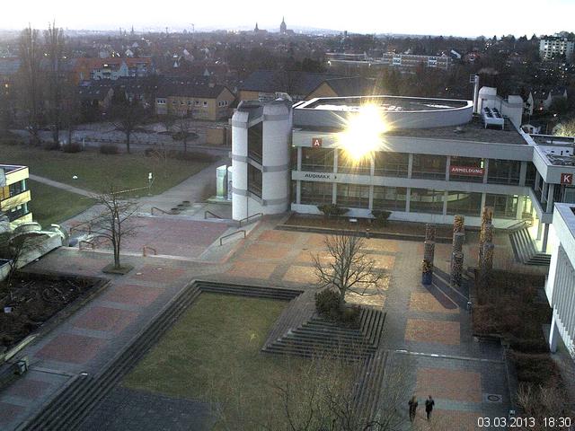 Foto der Webcam: Verwaltungsgeb&auml;ude, Innenhof mit Audimax, H&ouml;rsaal-Geb&auml;ude 1