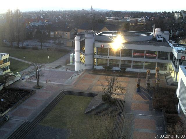 Foto der Webcam: Verwaltungsgeb&auml;ude, Innenhof mit Audimax, H&ouml;rsaal-Geb&auml;ude 1