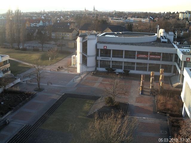 Foto der Webcam: Verwaltungsgeb&auml;ude, Innenhof mit Audimax, H&ouml;rsaal-Geb&auml;ude 1