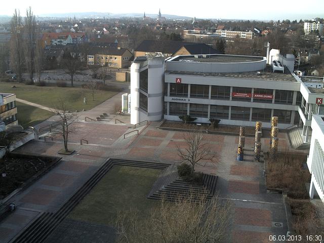 Foto der Webcam: Verwaltungsgeb&auml;ude, Innenhof mit Audimax, H&ouml;rsaal-Geb&auml;ude 1