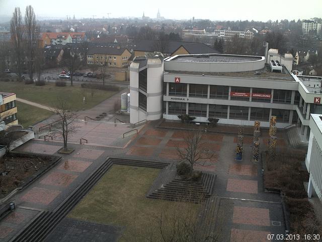 Foto der Webcam: Verwaltungsgeb&auml;ude, Innenhof mit Audimax, H&ouml;rsaal-Geb&auml;ude 1