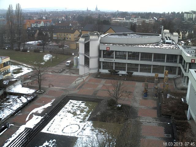 Foto der Webcam: Verwaltungsgeb&auml;ude, Innenhof mit Audimax, H&ouml;rsaal-Geb&auml;ude 1