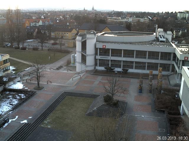 Foto der Webcam: Verwaltungsgeb&auml;ude, Innenhof mit Audimax, H&ouml;rsaal-Geb&auml;ude 1
